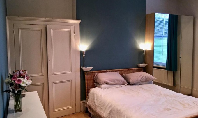 Avonmore and Brook Green Apartment | Large Kensington Olympia apartment