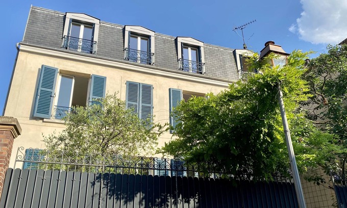 Bagnolet House | Large manor house one street from Paris 20