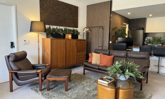 Braddon Condo | Large Midnight Studio 3, with MCM vibe, in the heart of town