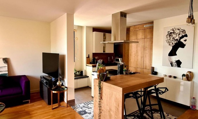 Clamart Apartment | Large, pleasant duplex apartment on top floor