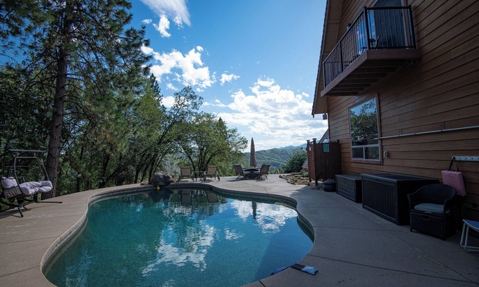 Lakehead House | Large Private Oasis with Pool/Hot tub in Beautiful Lakehead with Amazing Views