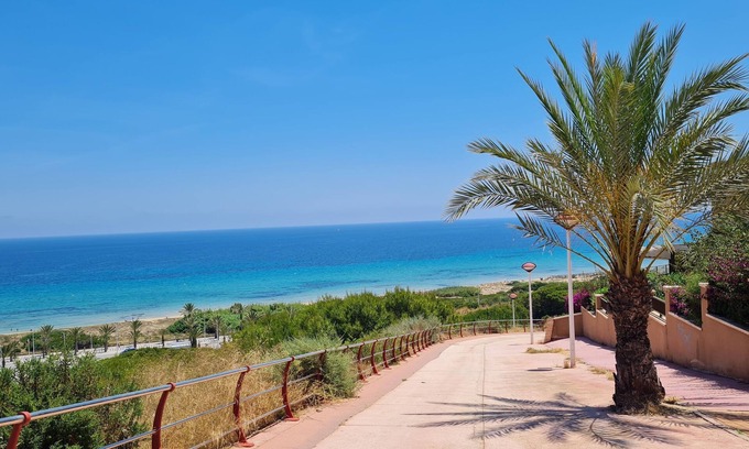 Els Arenals del Sol House | Large roof terrace, barbecue, free WIFI, near the beach and the city of Alicante