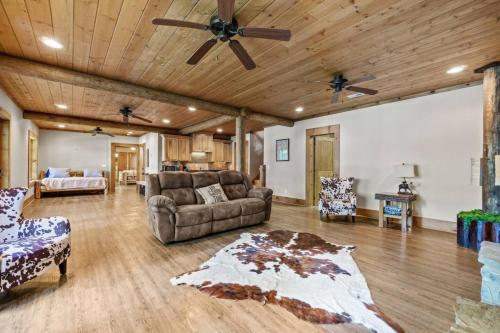 Pikeville House | Large secluded 3 bedroom Cabin