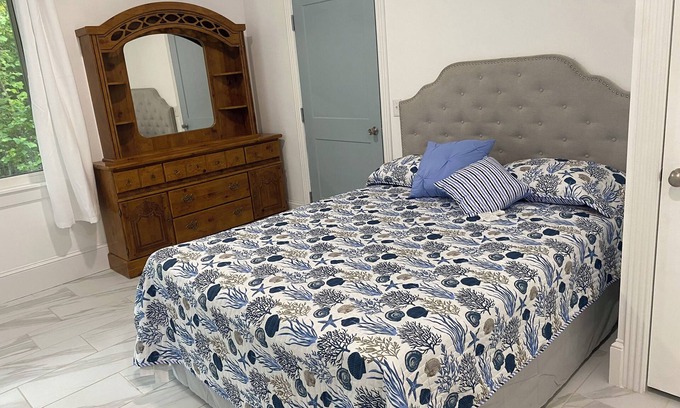 Sinking Spring House | Large, Spacious, Entire Family Getaway.