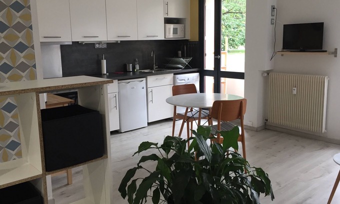 Minimes - Barriere de Paris Apartment | Large studio Compans Caffarelli