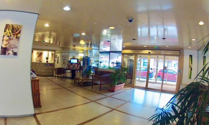 Juan-les-Pins Apartment | Large studio in Juan les Pins 3 ***