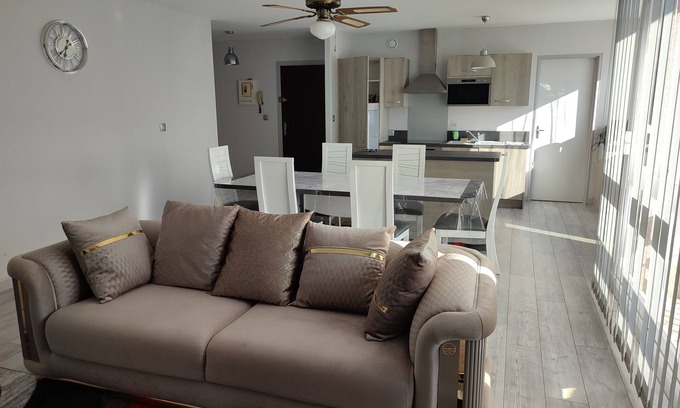 Creil Apartment | Large superb apartment near Paris