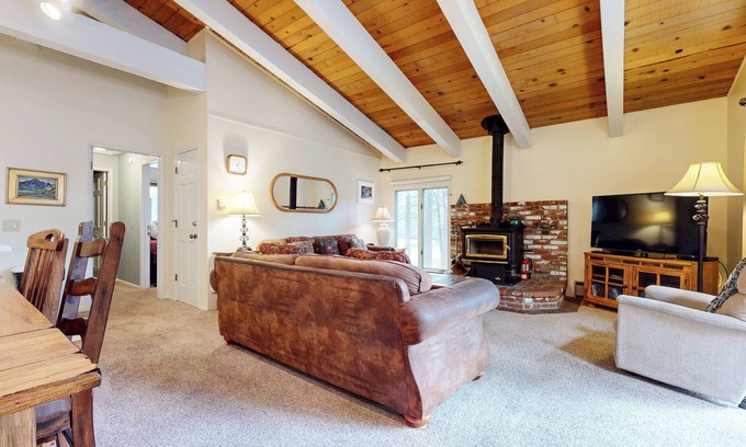 Mammoth Lakes Condo | Large Townhome near Downtown. Private Gas Grill, Washer/Dryer. Near Trails