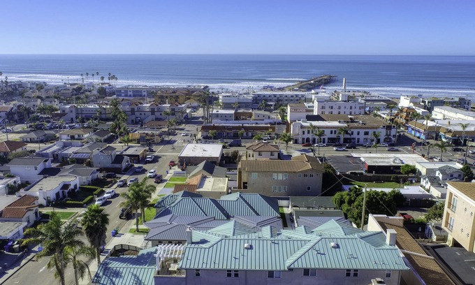 Downtown House | Large Townhouse in Downtown Pismo, Sleeps 12!