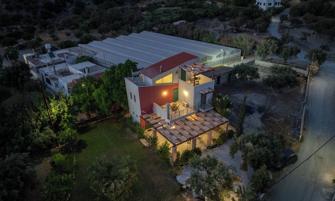 Viannos House | Large vacation home in a great landscape and close to the sea