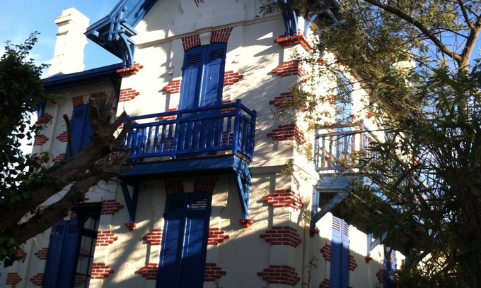 Arcachon Villa | LARGE VILLA for 14 people in the center of Arcachon, 100 M FROM THE BEACH, with garden