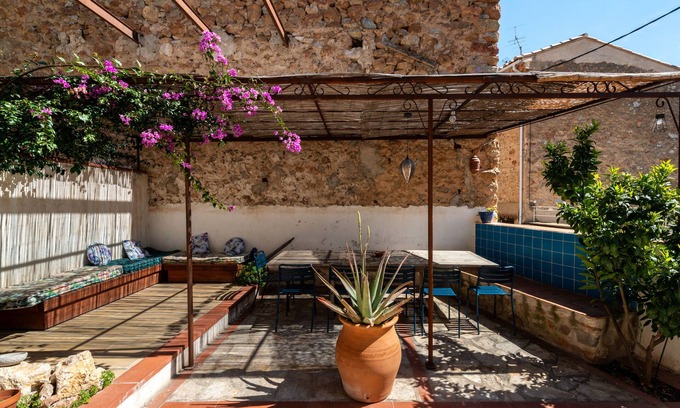 Fitou House | Large vineyard house