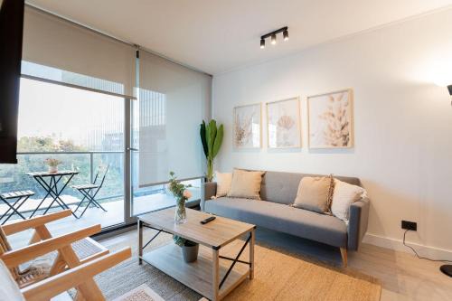 Apoquindo Apartment | Las Condes Living Arauco Park Gourmet Couple's Pad