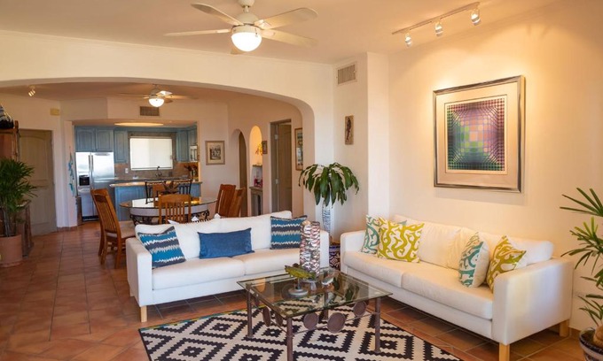 Zona Hotelera House | Las Maanitas C205 3 BR by Casago