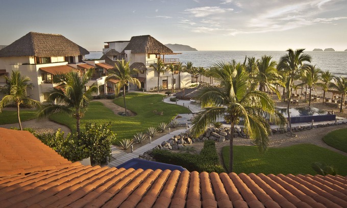 Ixtapa - Zihuatanejo Hotel | Las Palmas Luxury Villas