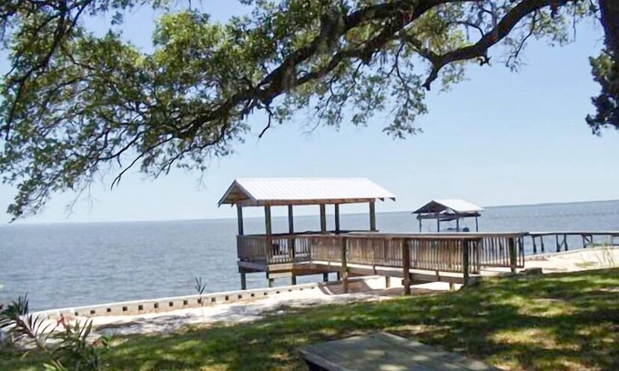 Gasque Cottage | Last minute discounts! Screened porches, dog friendly, fenced yard