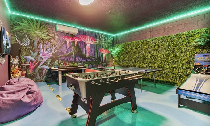Kissimmee Villa | Last Minute Disney! Private Pool, Hot Tub, Game Room & Themed Bedrooms. Book Now! #122015