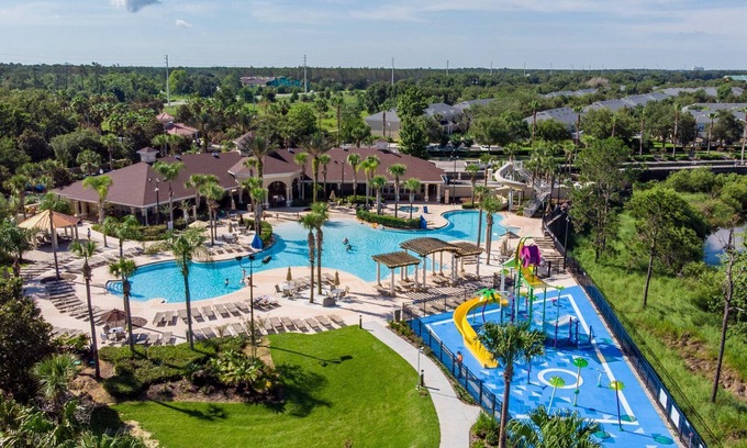 Windsor Hills House | Last-Minute Special! Updated Pool Home w/3 Kings + Princess Suite Near Disney