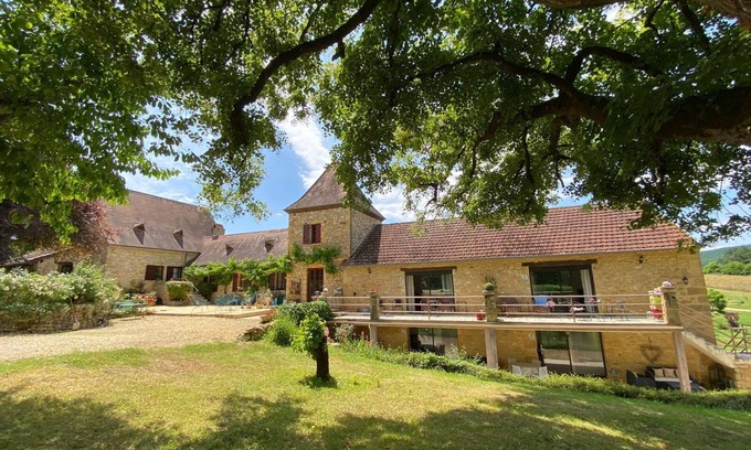 Berbiguieres House | Laugerie Basse Gites, Lavende Gite with heated pool