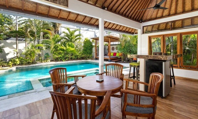 Hauula House | Laule‘a Hale - Beachfront | Pool | AC