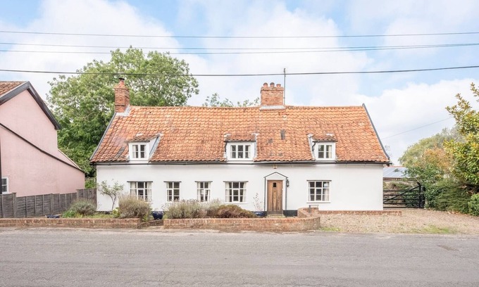 Saxmundham House | Lavender Cottage, Middleton
