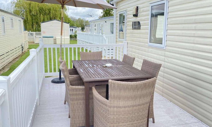 South Cerney House | Lavender Lodge with Ramp Access