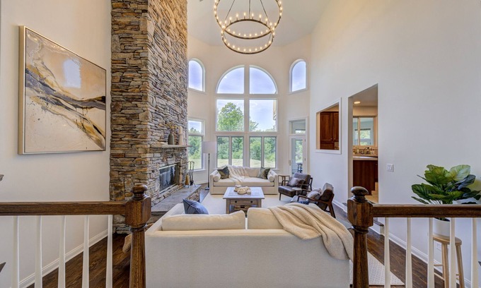 New Paltz House | Lavish and spacious mountain view home