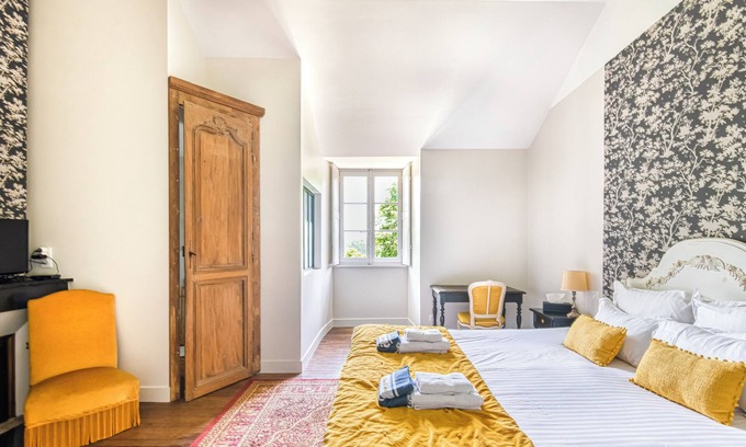 Bouchemaine Bed & Breakfast | Lavishly decorated double room at Château Le Fresne