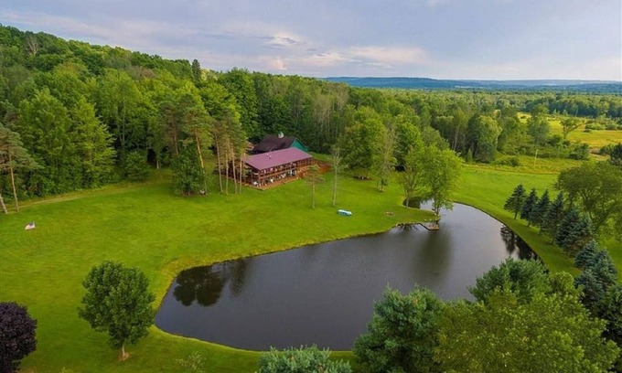 Chandlers Valley Cabin | Lazy Bear Cabin Pet Friendly-Handicap Accessible