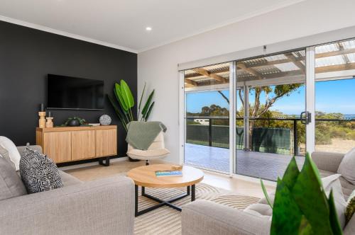 Dudley West House | Lazy Breeze Retreat 31 Beach Crescent, Baudin Beach