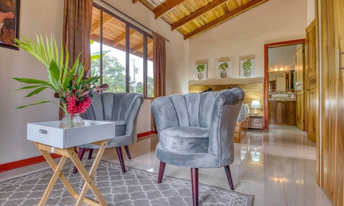 Puerto Viejo de Talamanca Apartment | Lazy parrots' luxury apartments #3: pool✓ beach path ✓AC ✓