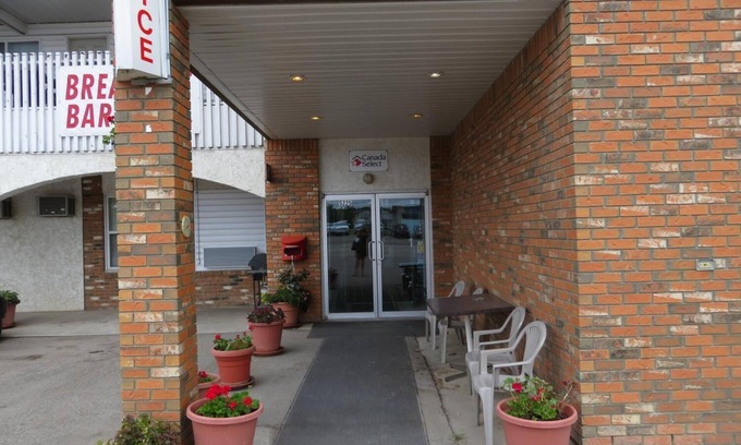 Claresholm Hotel | Lazy J Motel