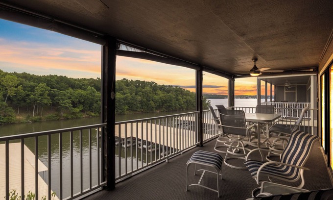 Osage Beach Condo | LazyDays Pet-Friendly Condo w/Pool & Playground at 3M