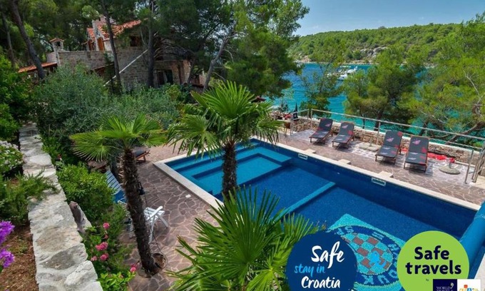 Cove Osibova (Milna) Villa | LCT Villa Mamako