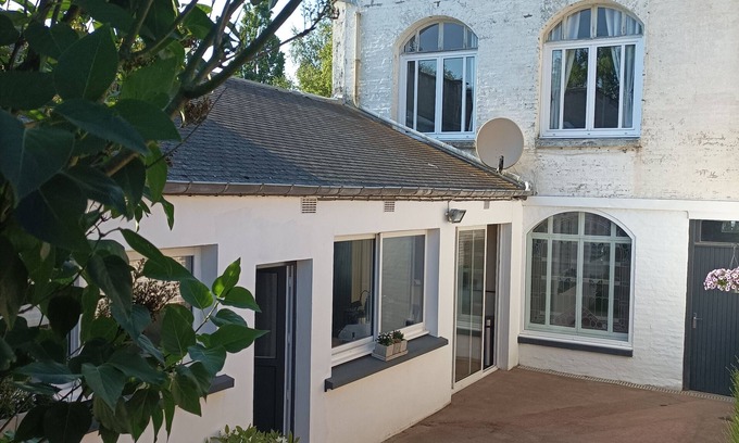 Friville-Escarbotin Apartment | " LE 16 BAIE DE SOMME, STUDIO D HOTE"nTERRASSE ET JARDIN