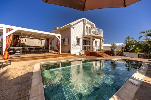 Carosse Villa | Le Badamier Blanc villa familiale 5 étoiles piscine chauffée 13 personnes
