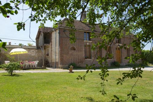 Bucey-en-Othe House | Le bas du buisson ferme