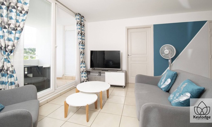 Sainte-Clotilde Apartment | Le Blue, Functional T2 45 m2, Renovated with a view, strategic location