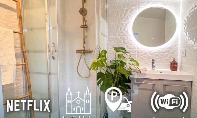 Clermont-Ferrand Apartment | Le Bohème: free private parking