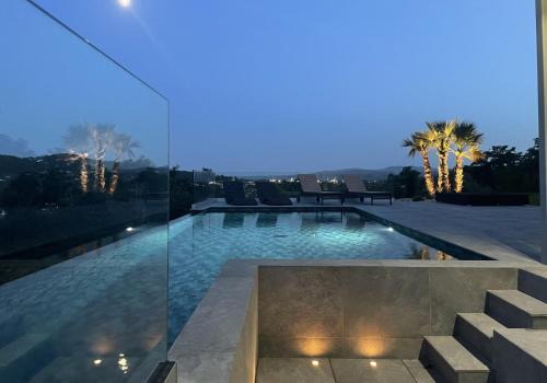 Condrieu House | Le Brésil au coeur des vignes de Condrieu