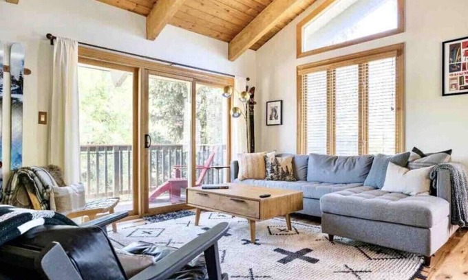 Vail Ski Chalet | "Le Chalet Après" - Stylish Alpen Townhome - Walk to Express Bus