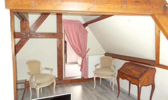 Montigny-le-Tilleul Bed & Breakfast | Le chateau des eglantines