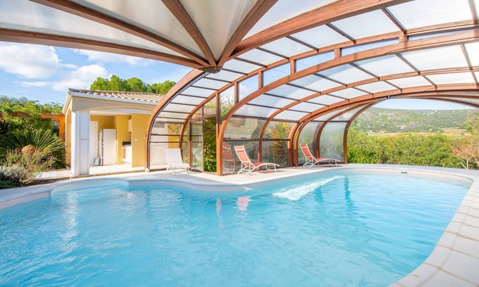 Montpeyroux House | Le Chemin des Faysses - Vue montagne et piscine