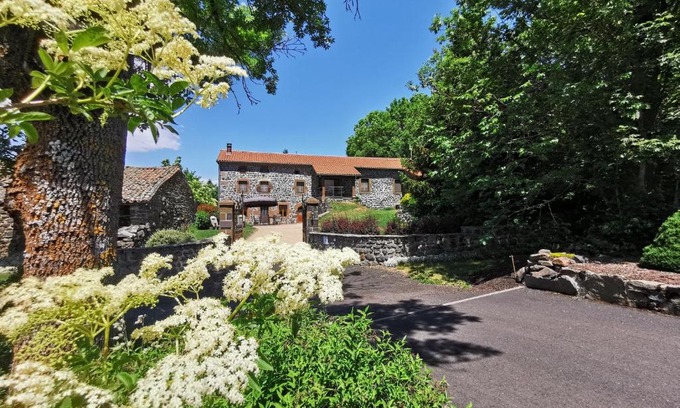 Saint-Privat-d'Allier Bed & Breakfast | Le clos des pierres rouges