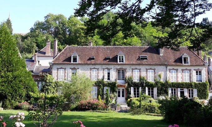 Chateau-Renard House | Le Clos Saint Nicolas