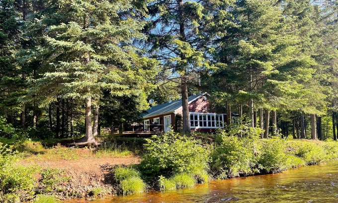 Mandeville Ski Chalet | Le Géritol - waterfront and spa