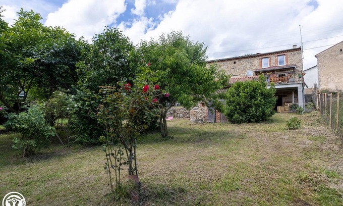 La Chapelle Sur Usson House | Le Gîte à la Campagne aux Pierres Violettes