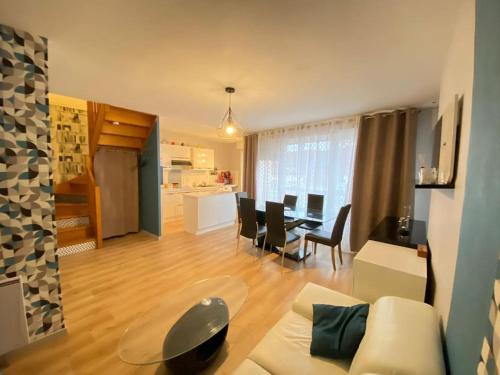Saint-Honore - Jeanne d'Arc Apartment | Le Lagon bleue T avec extérieur