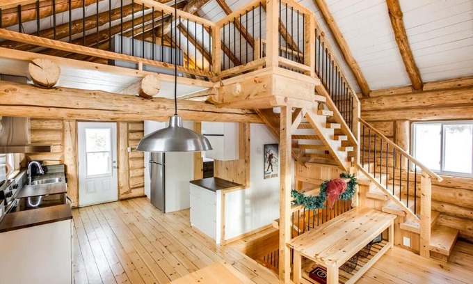 St-Adolphe-d'Howard Ski Chalet | Le log home - Locations du sommet