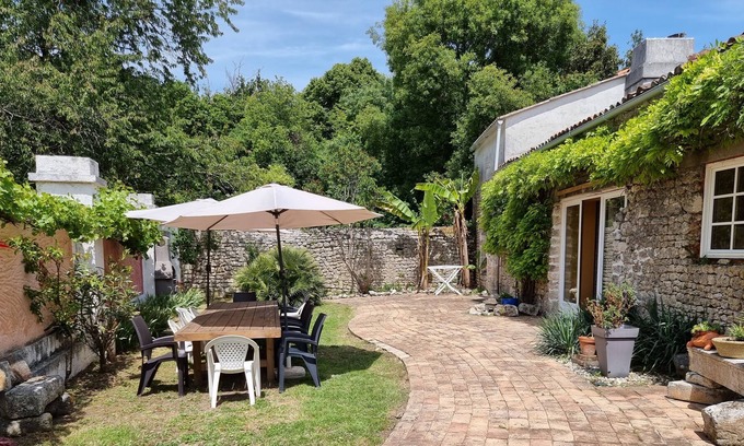 Saint-Just-Luzac House | Le Logis 5 bedroom house